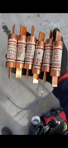 100 amp service fuses replaced during a commercial service repair